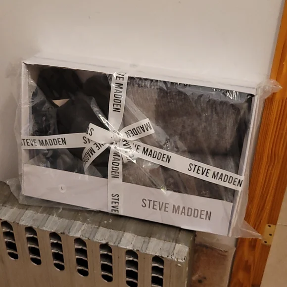 Steve Madden Accessories Large Steve Madden Piece Scarf